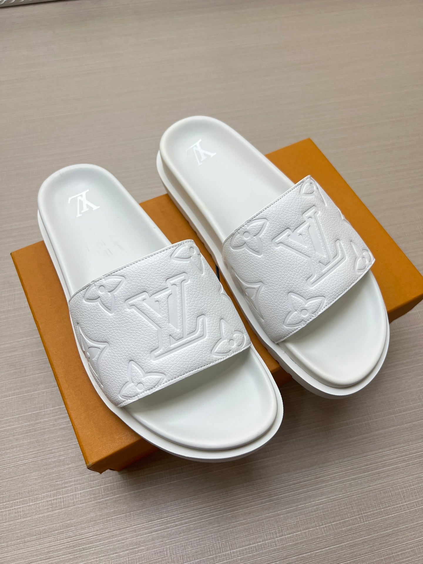 54E3Z Popular slippers