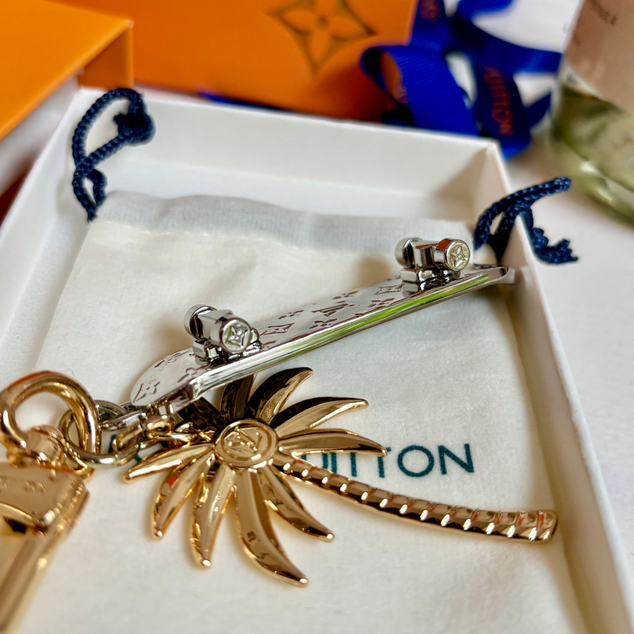 35QE11A Popular bag 's charms accessories