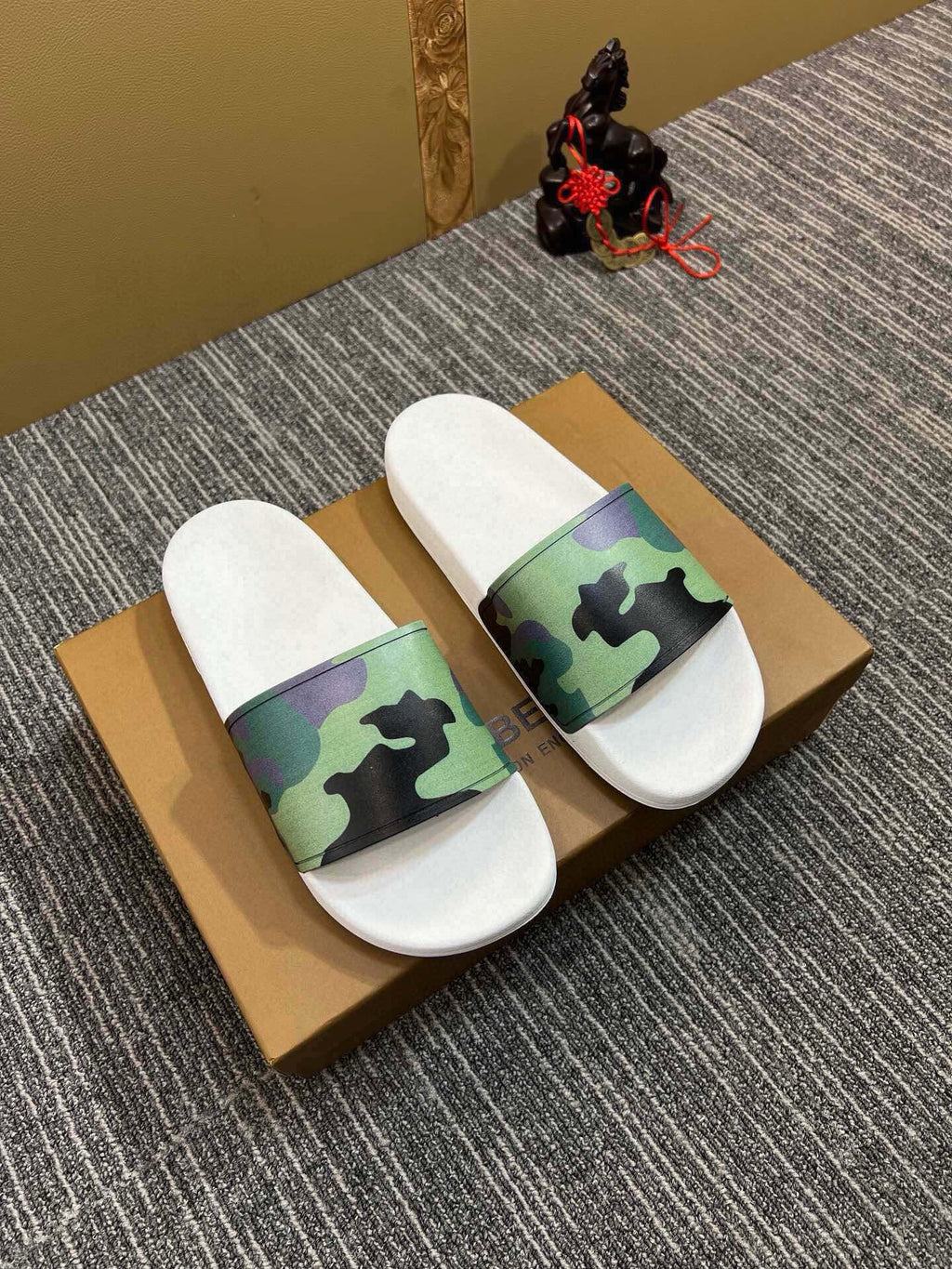 535ZR261Z Popular Slippers