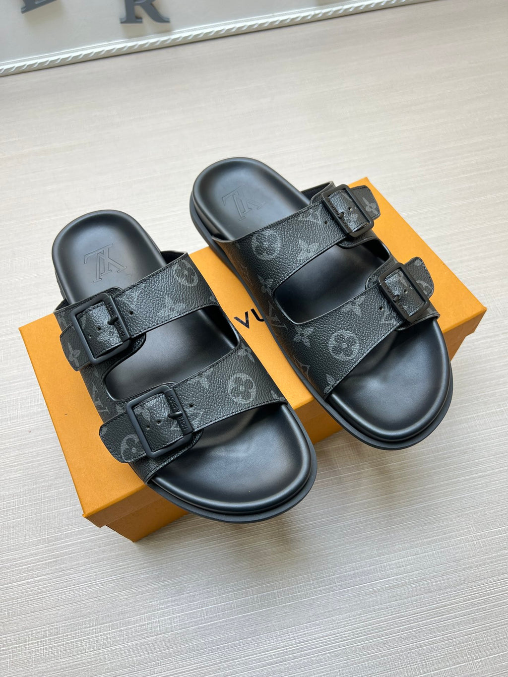 54E56Z Popular slippers