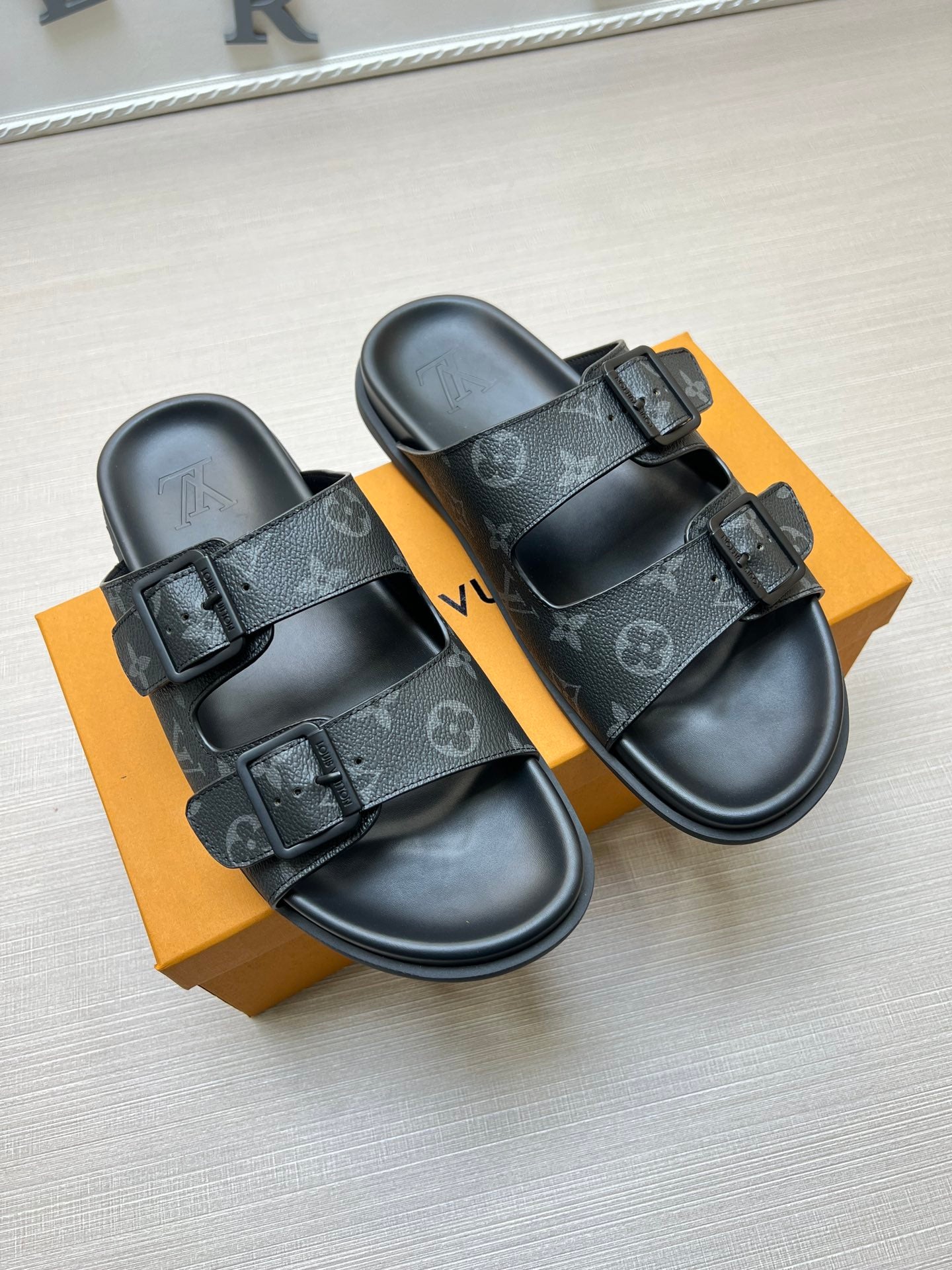 54E56Z Popular slippers