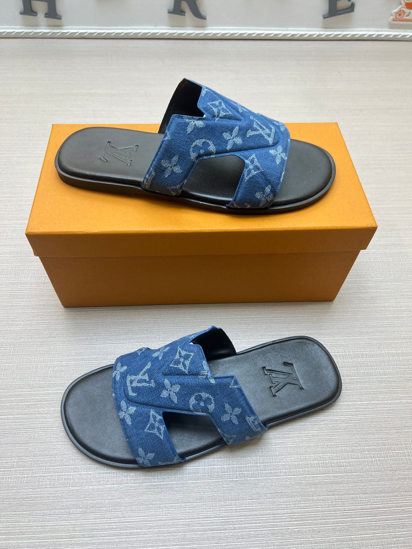 54E32Z Popular slippers