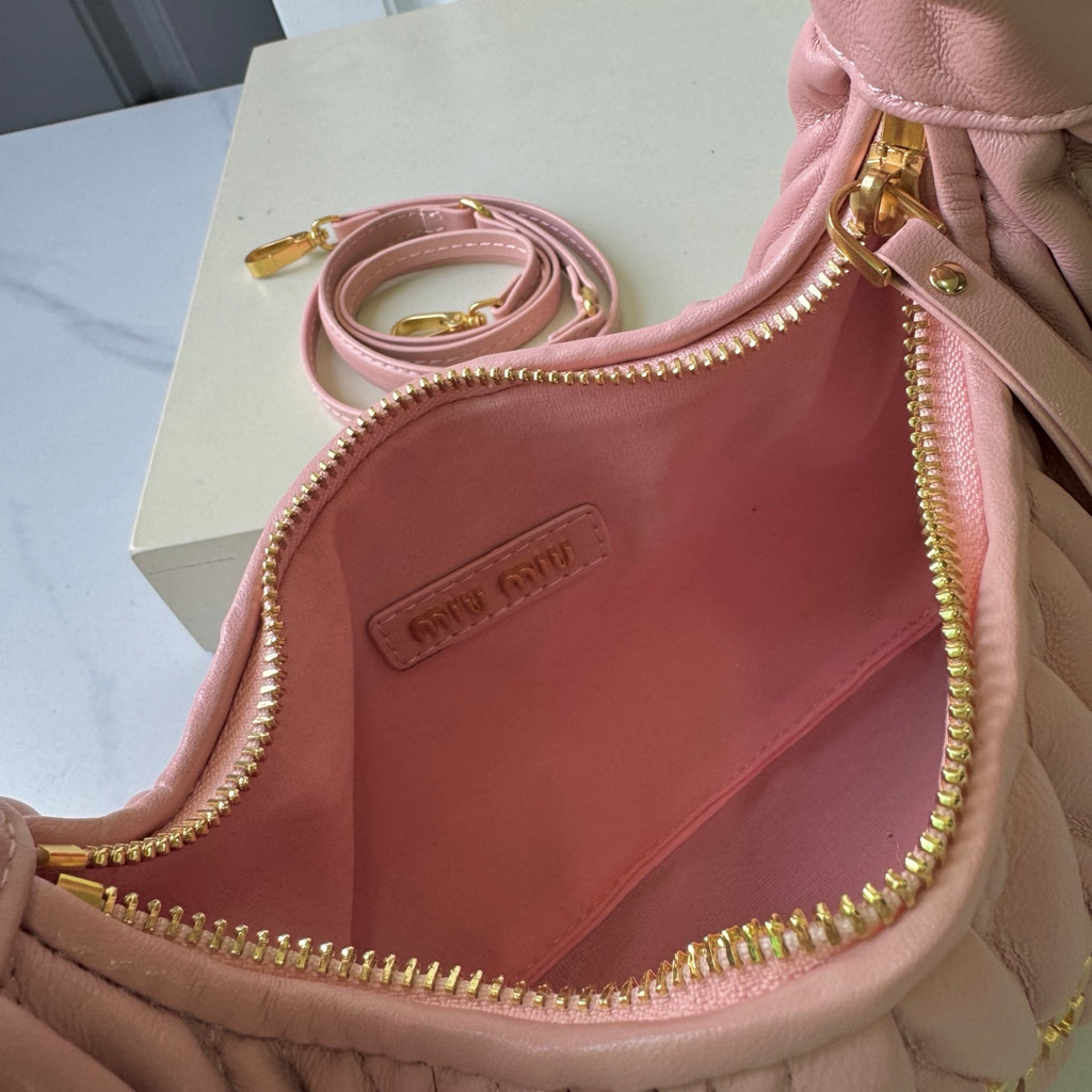 146PA121B Popular leather bag（29x24x10cm）