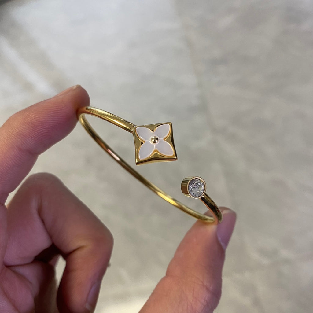 15QE52K  Popular Bracelets