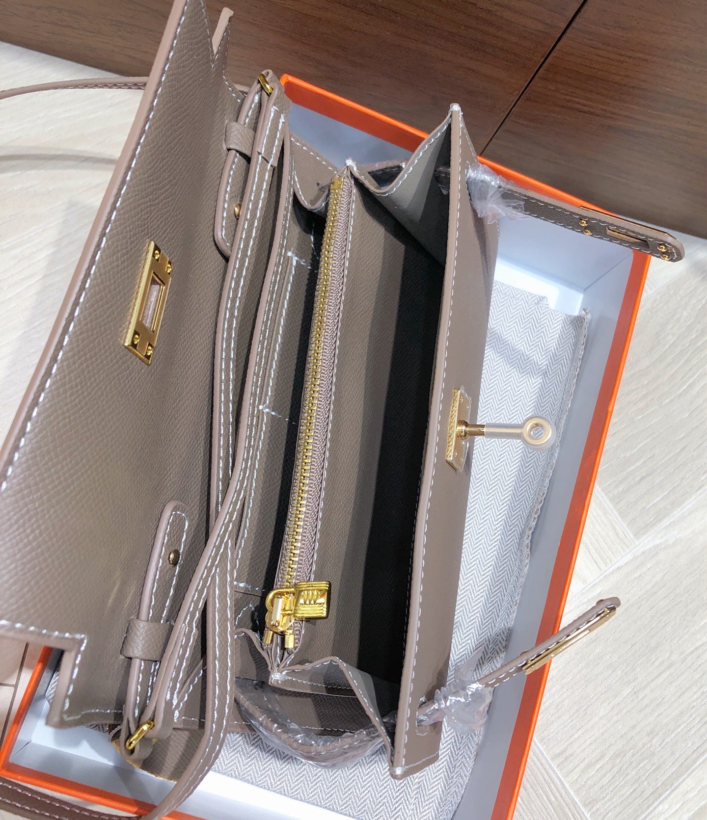B1X66H11 Popular high-quality leather bag