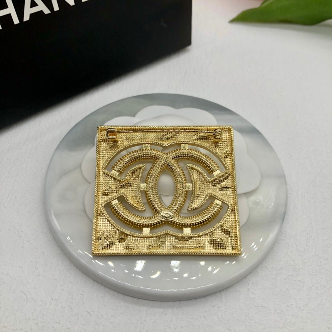 14C885X    Popular Brooch