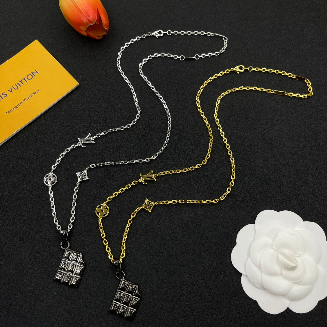 15QE129X Popular Necklace