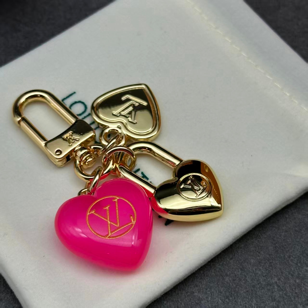 35ZE46A Popular bag 's charms accessories