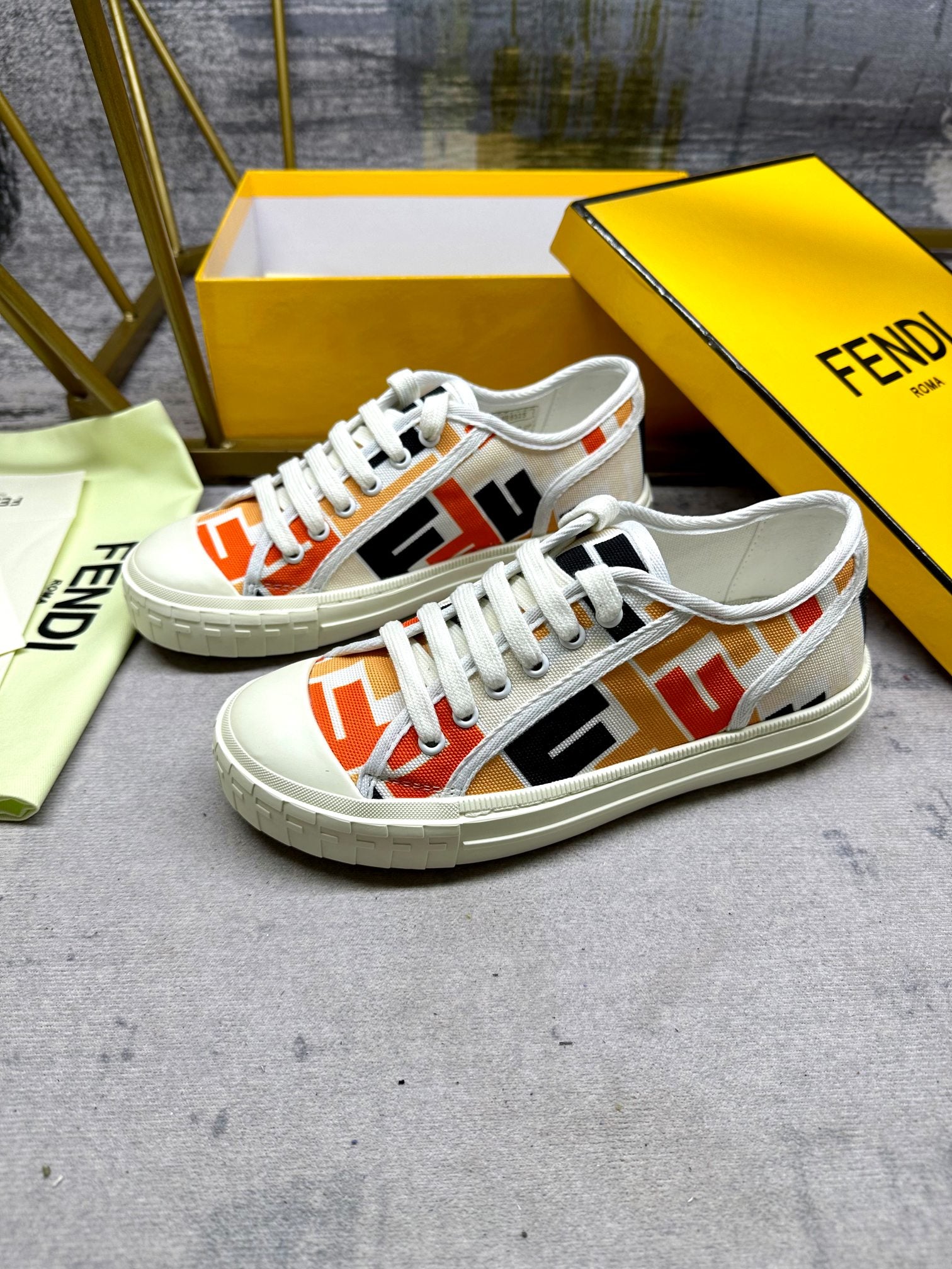 285RF1Z  Popular Canvas sneakers