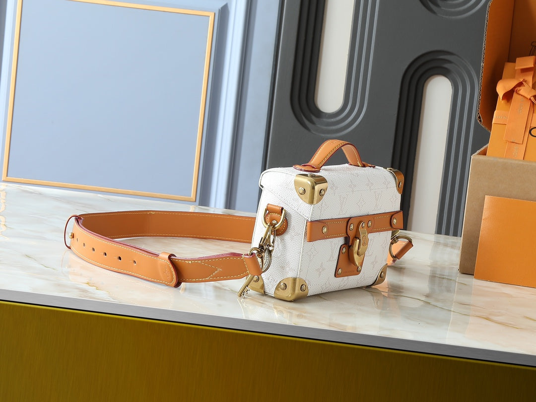 15RE47B  Popular  leather bag