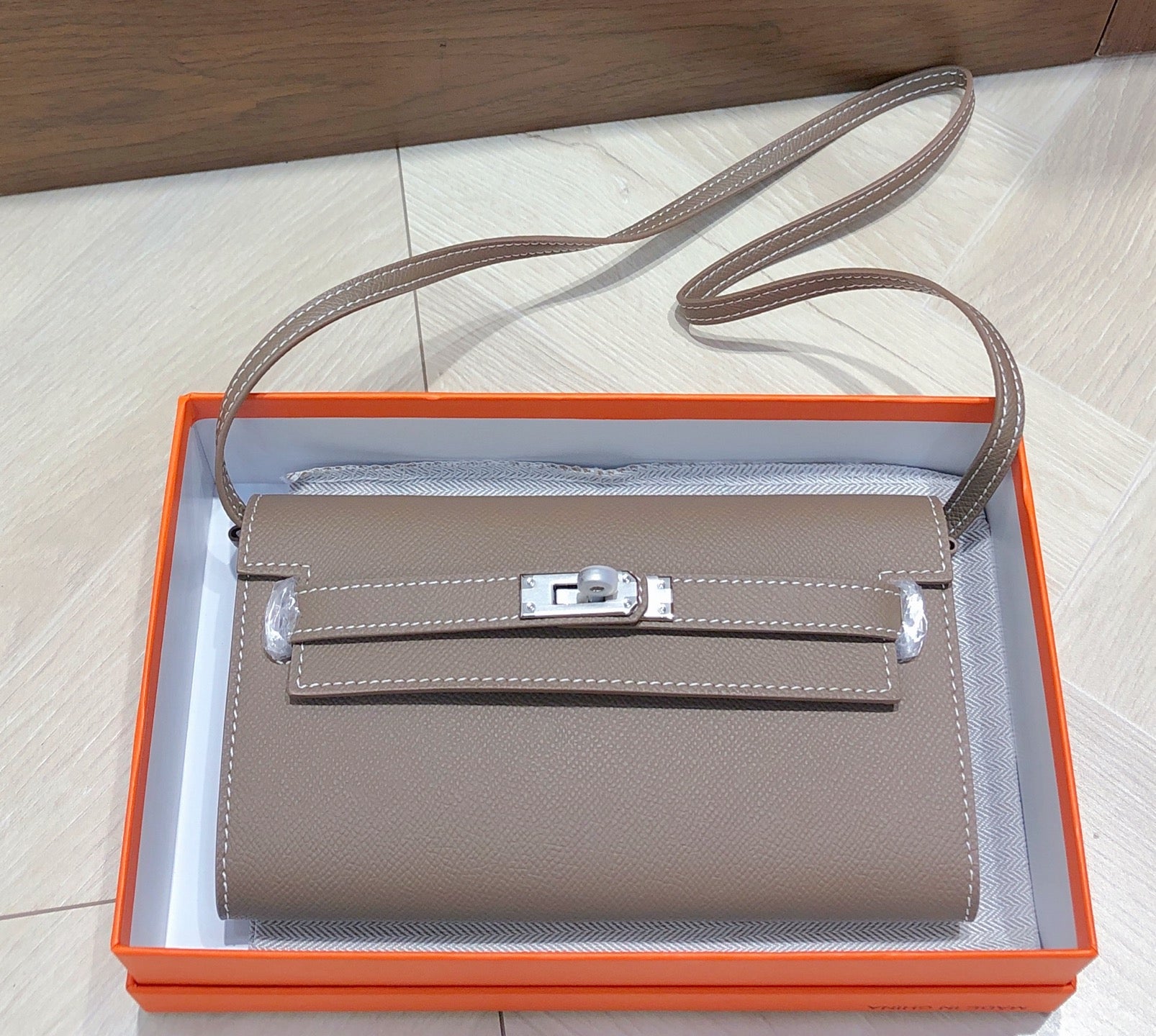 B1X66H10 Popular high-quality leather bag