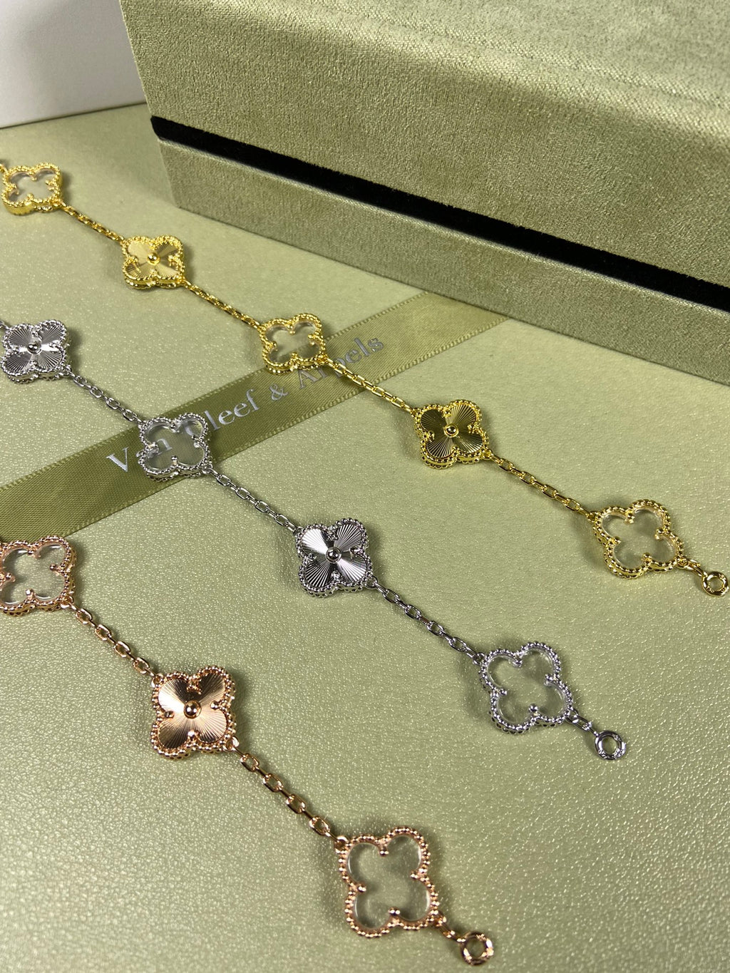5XVA181K  Popular bracelets  5 flowers normal size1.5cm flower