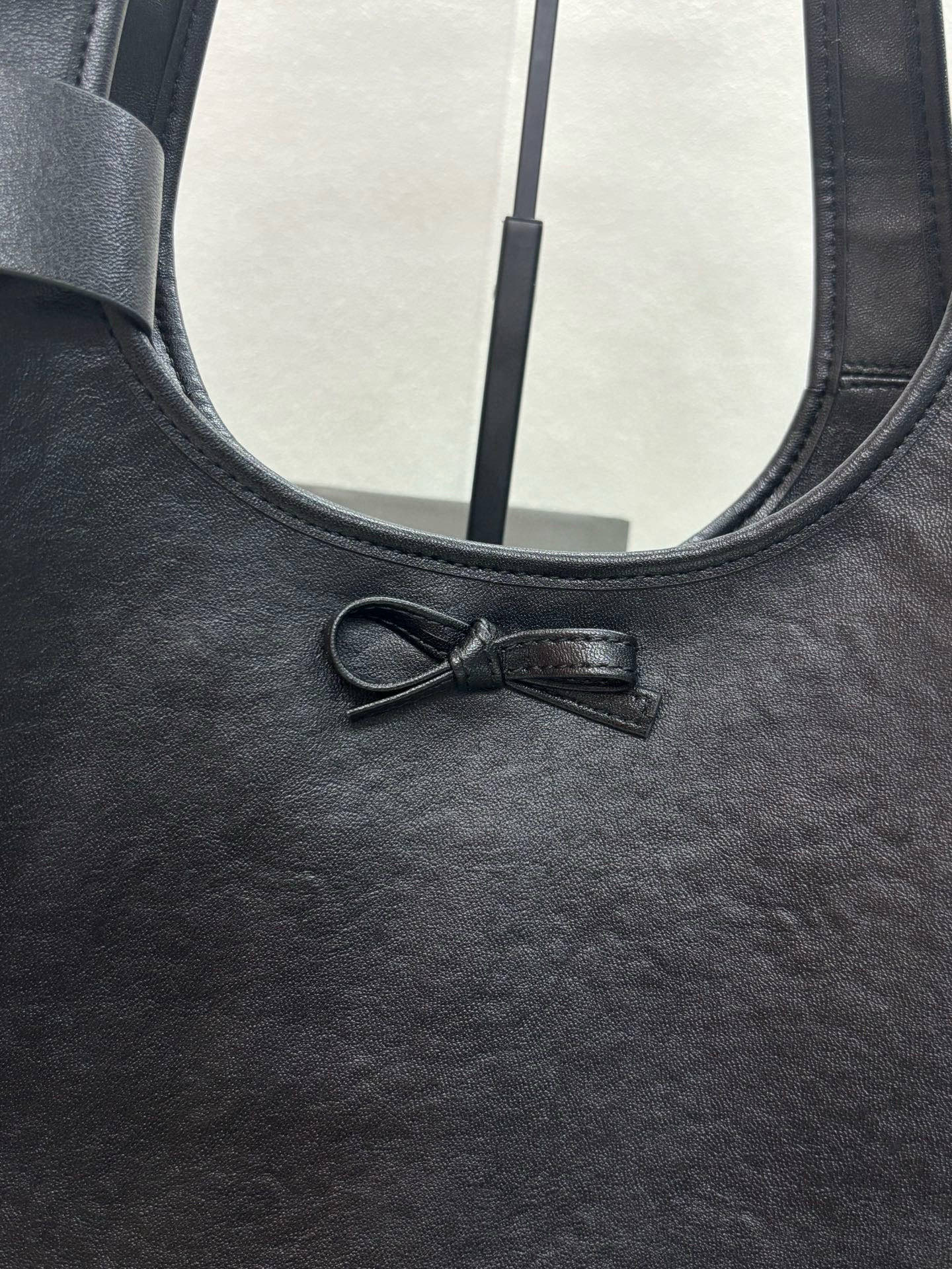 B1P46J147 Popular leather bags