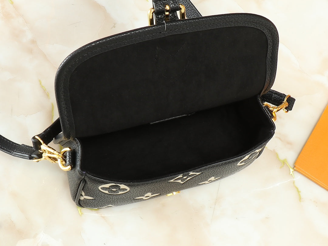 15XE4B Popular leather bag