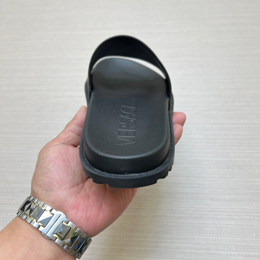 54V54Z Popular slippers