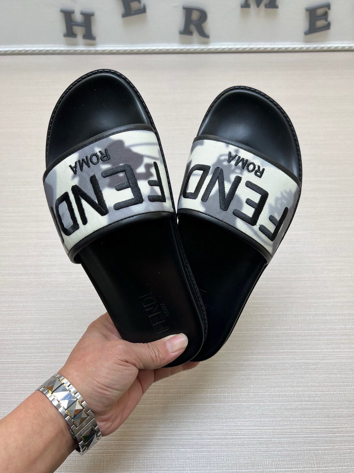 54F24Z Popular slippers