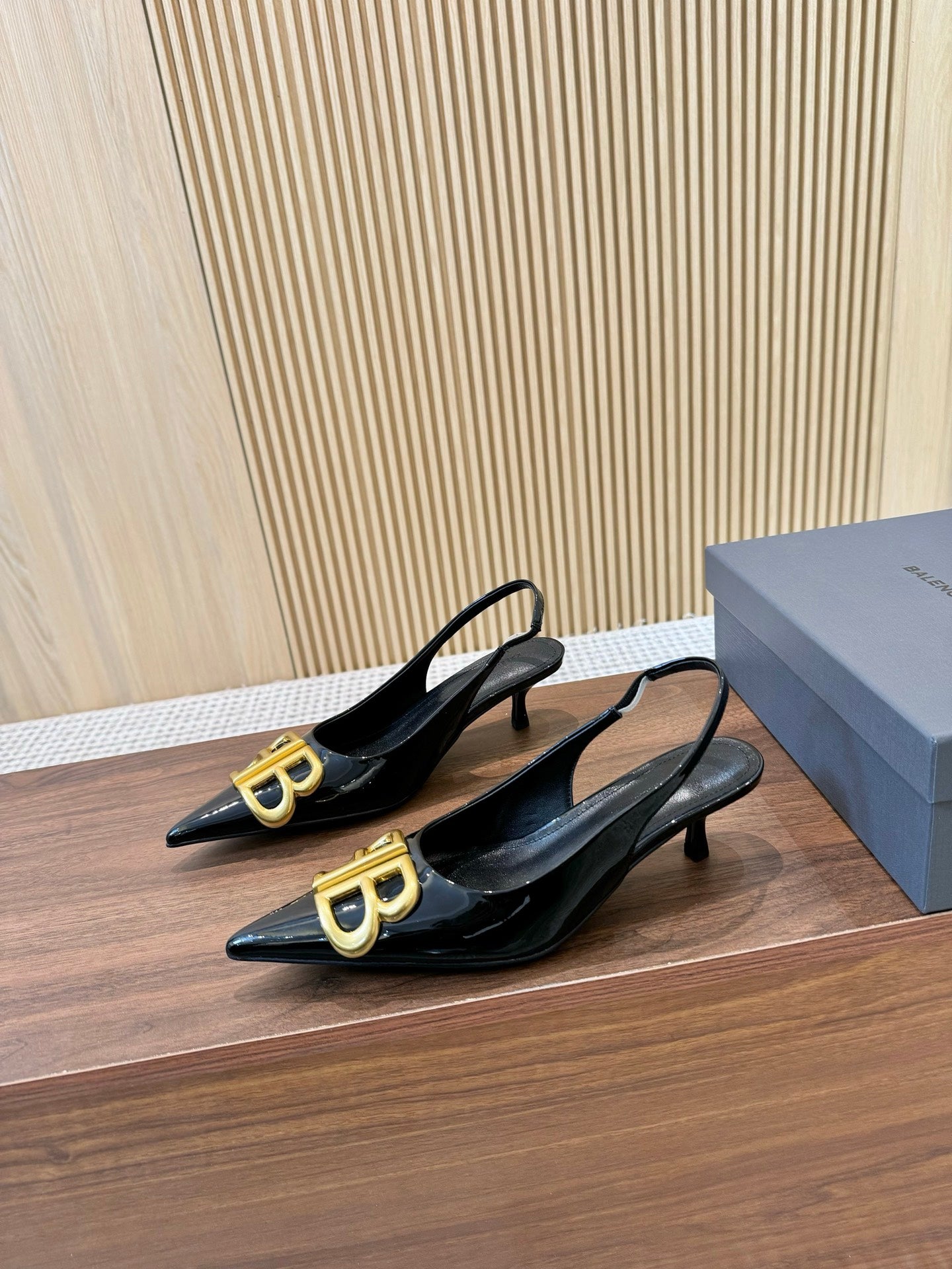 255QJ45Z Popular  leather High heels