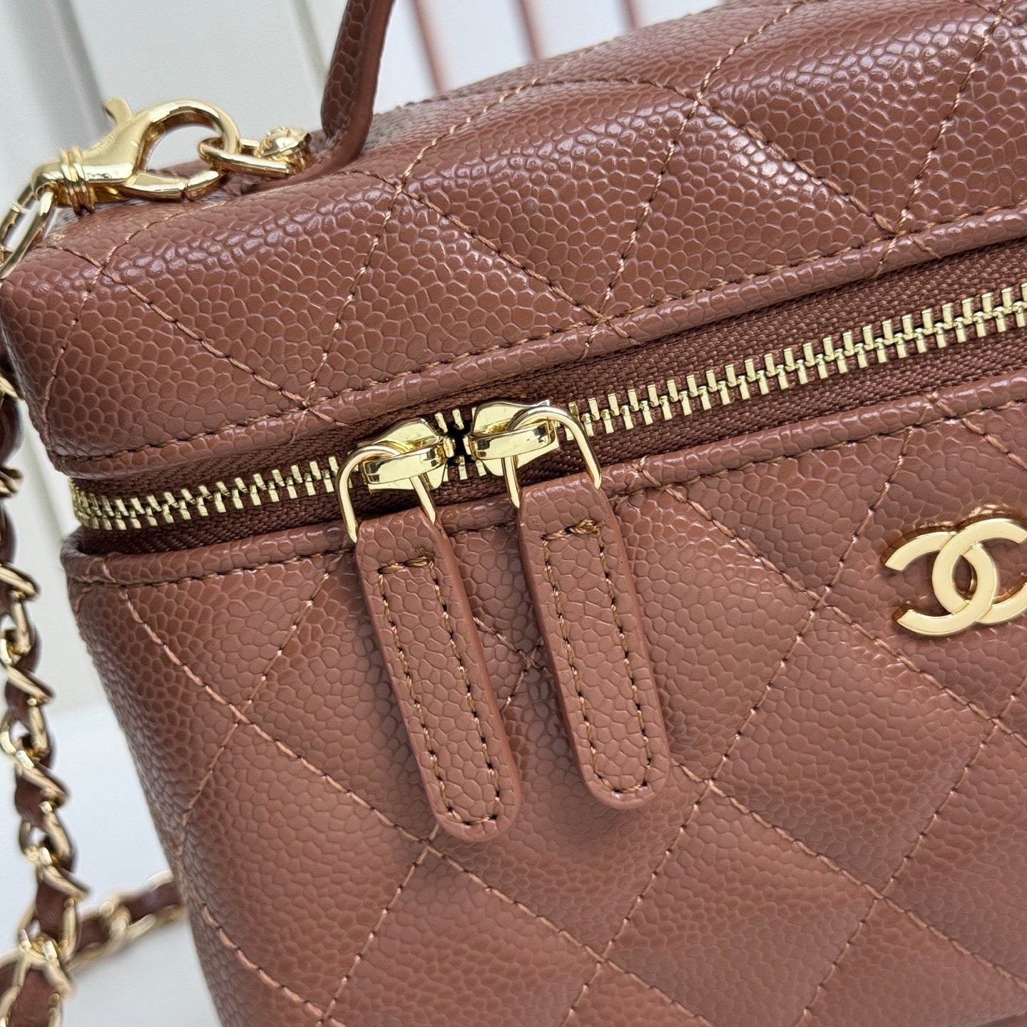 B1X66C19  Popular leather bag