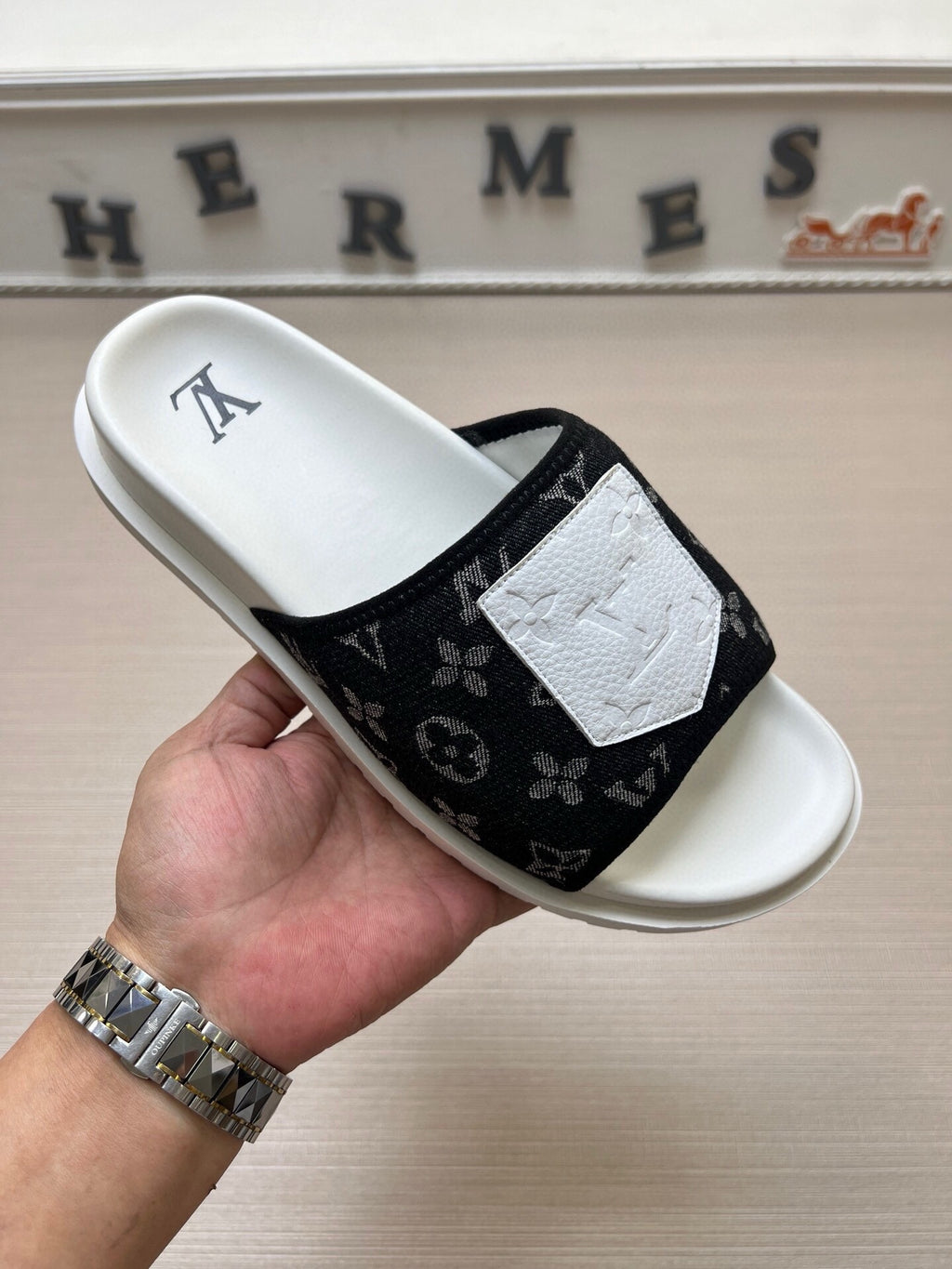 5WE252Z Popular Slippers