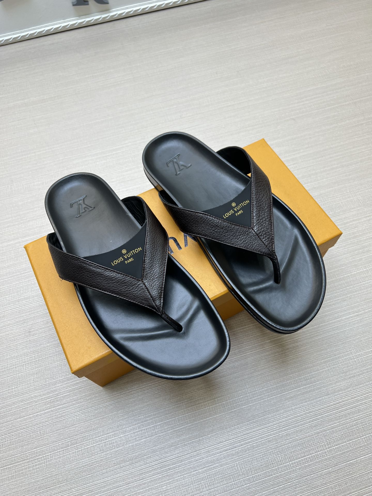 54E85Z Popular slippers