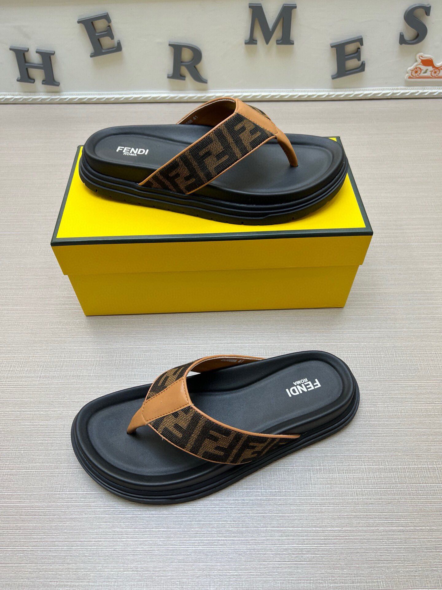 5LF222Z Popular Slippers