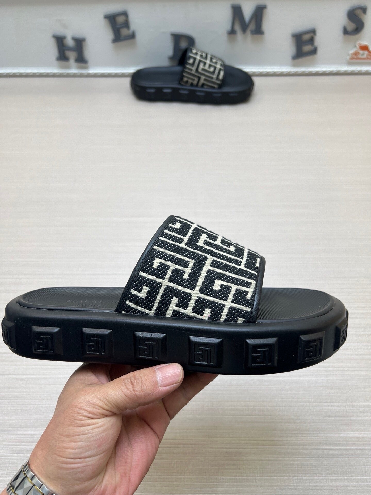 54A21Z Popular slippers