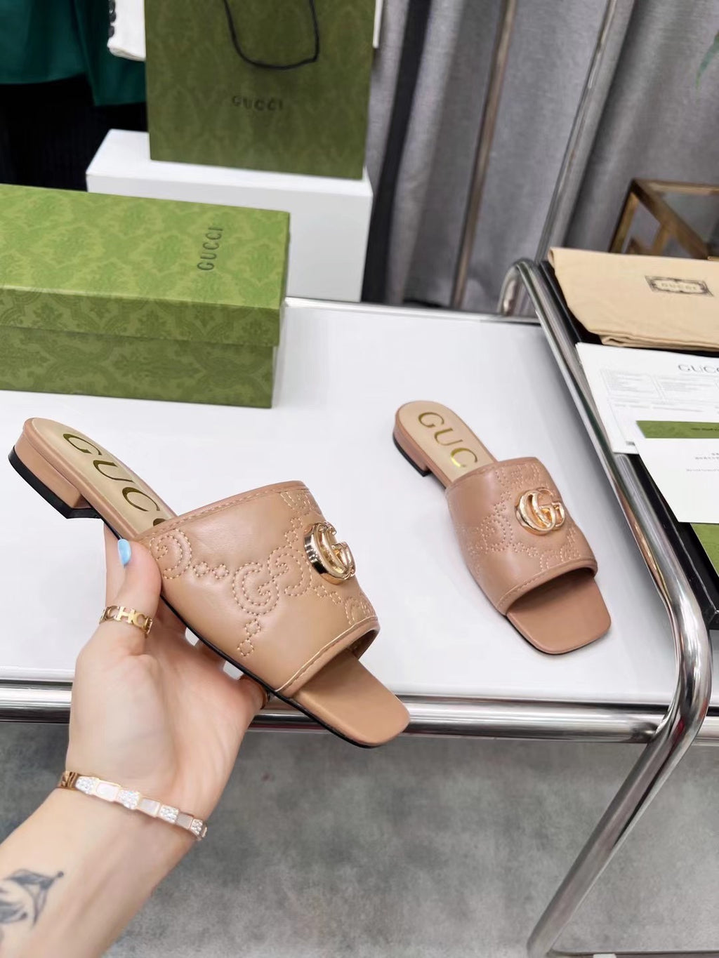Z2X66B49 Popular high-quality leather slippers