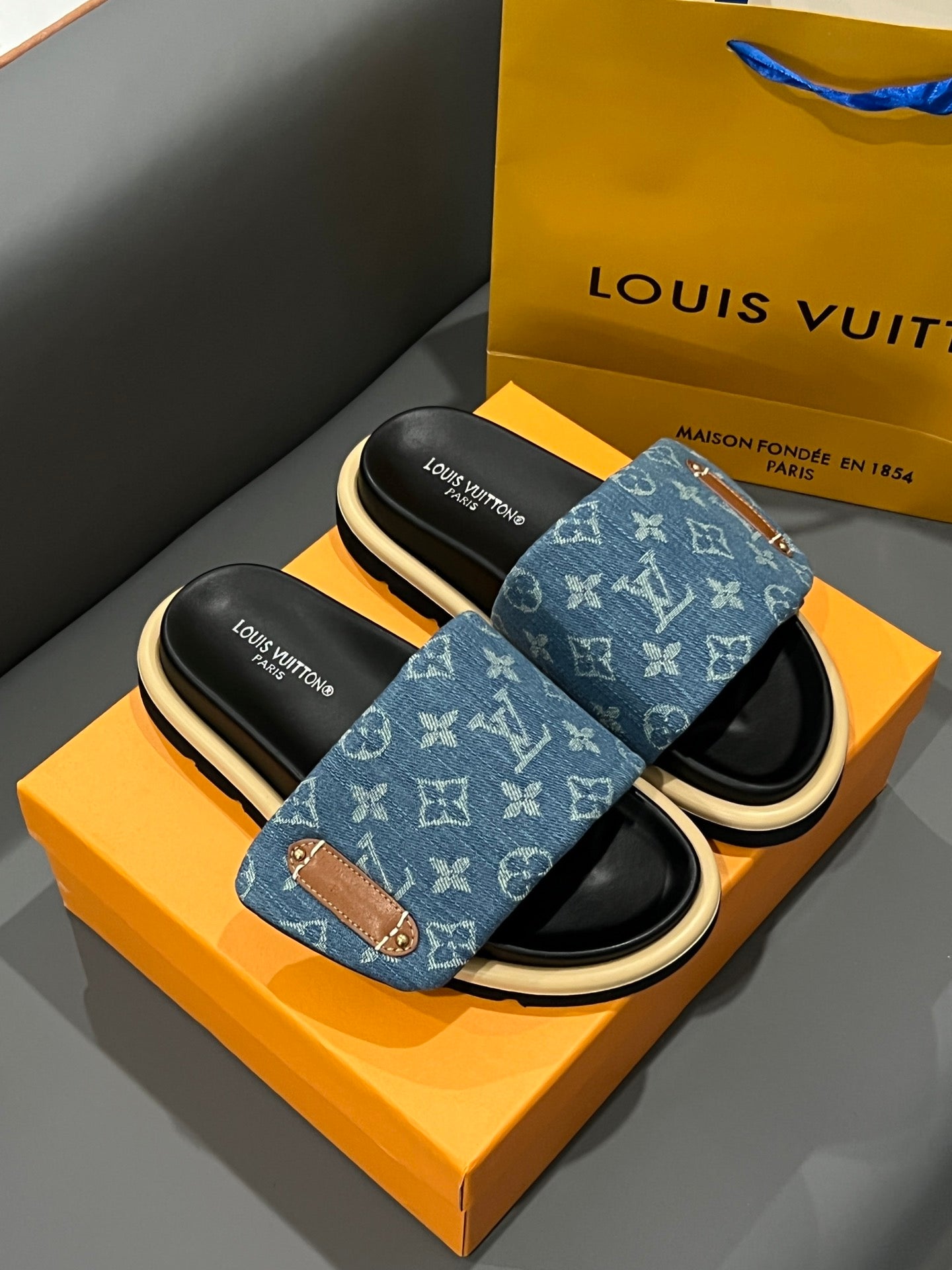 14E73Z Popular Slippers