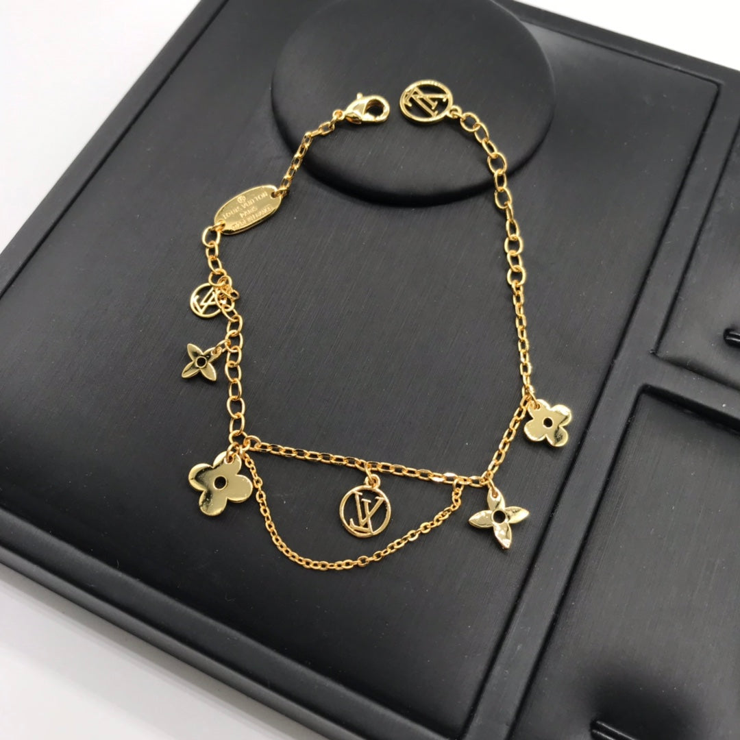 1XE599X  Popular   Earrings Bracelets Necklaces