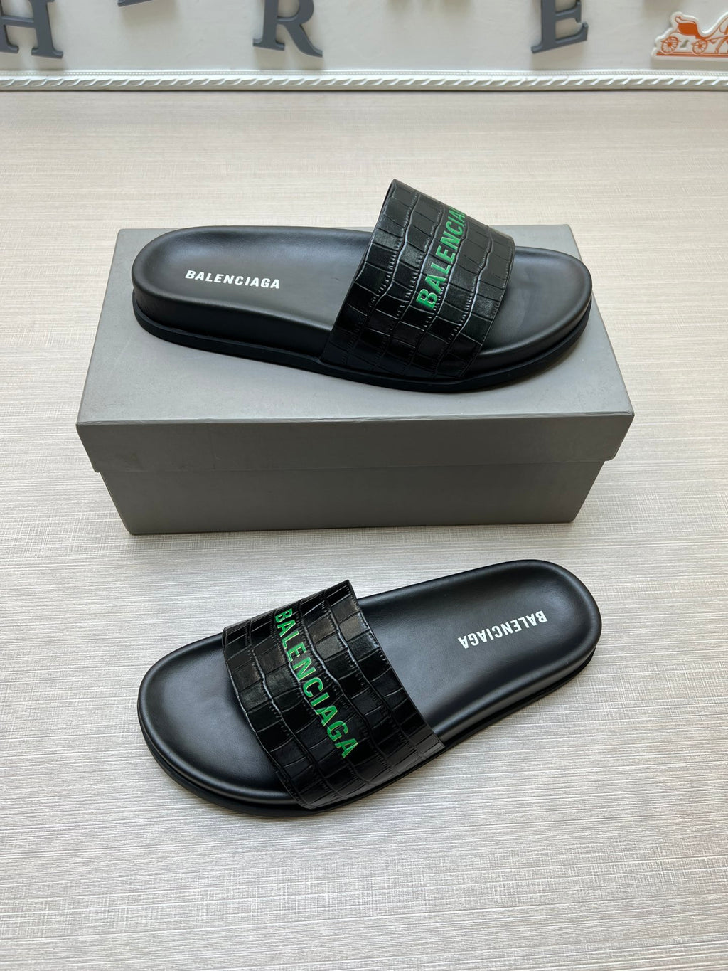 54J99Z Popular slippers