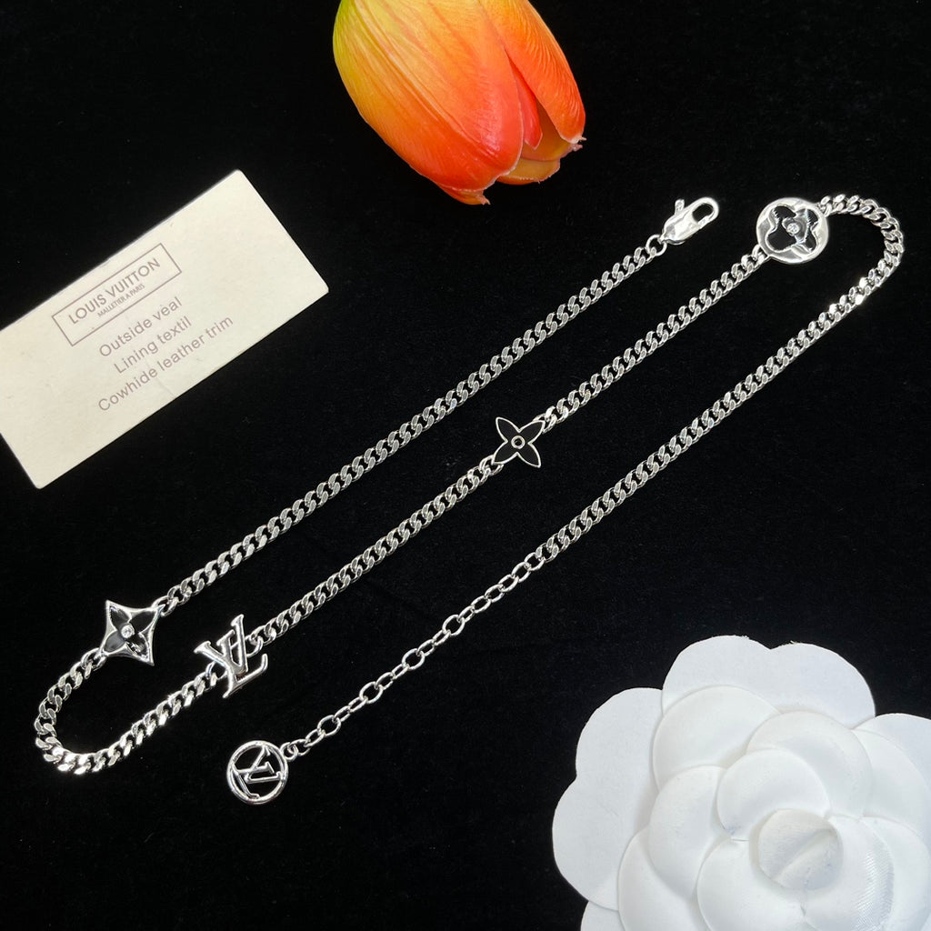 14E1001X Popular   Necklaces