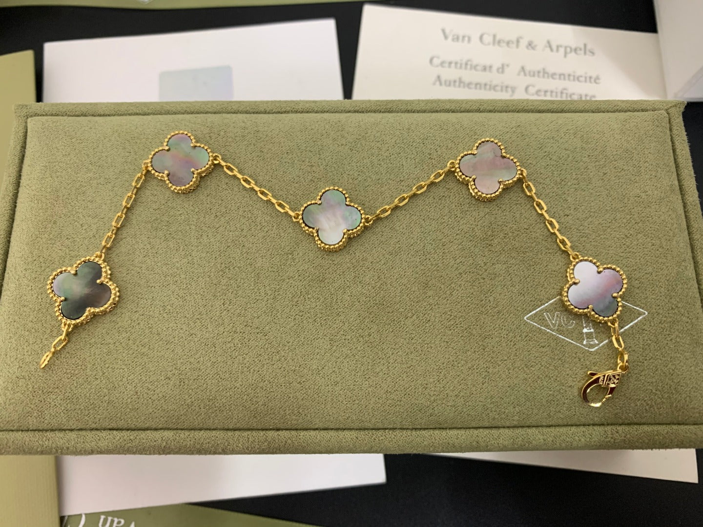 5XVA180K  Popular bracelets 5 flowers normal size1.5cm flower