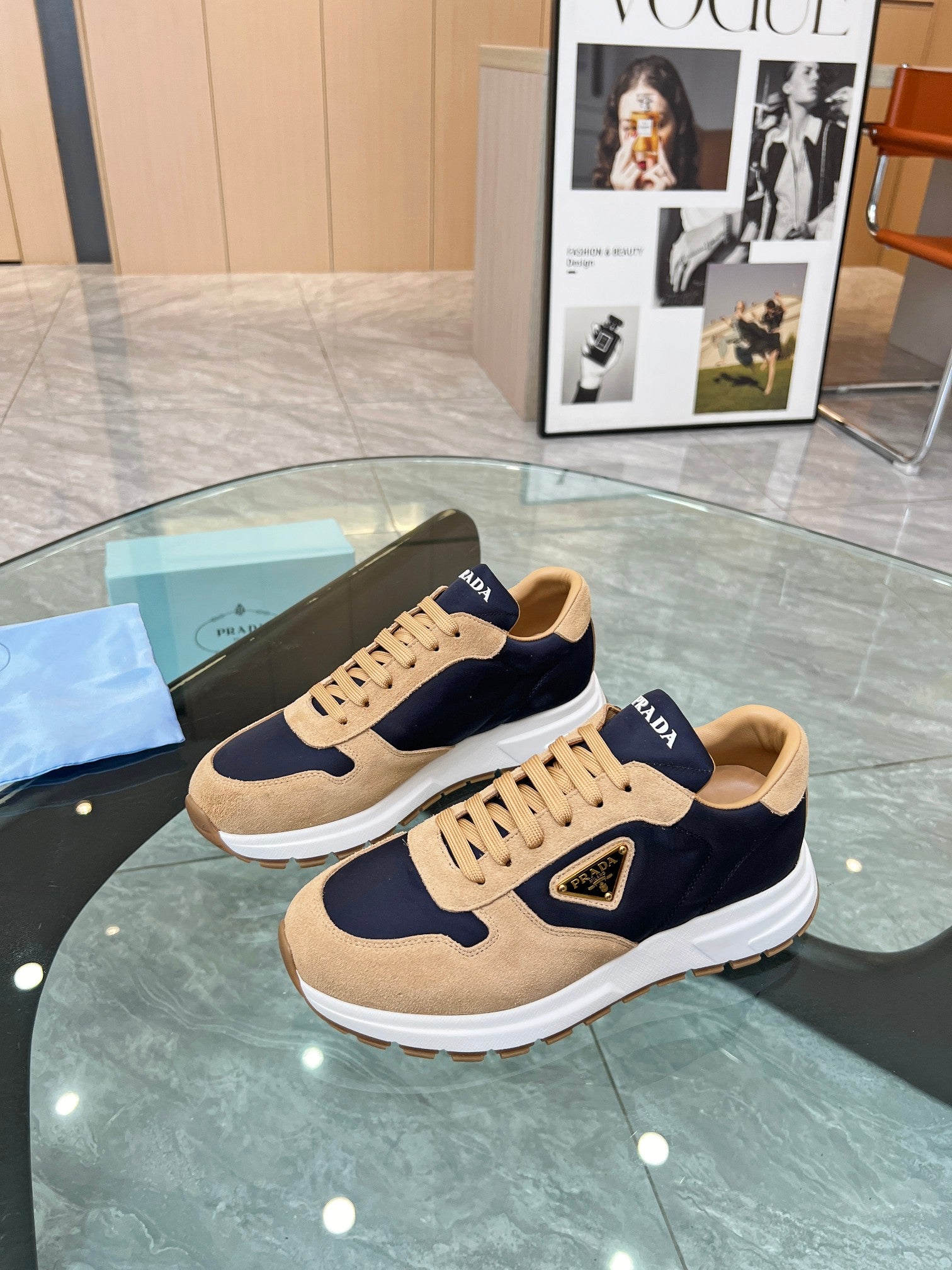 2LPD5X  Popular high-quality shoes