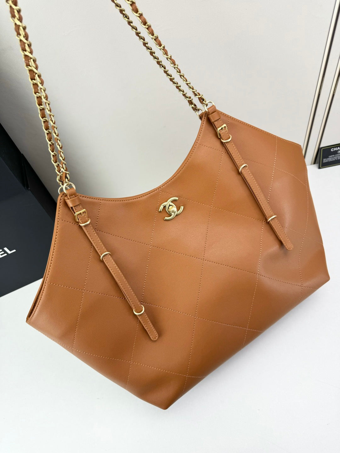146PC11B Popular leather bag