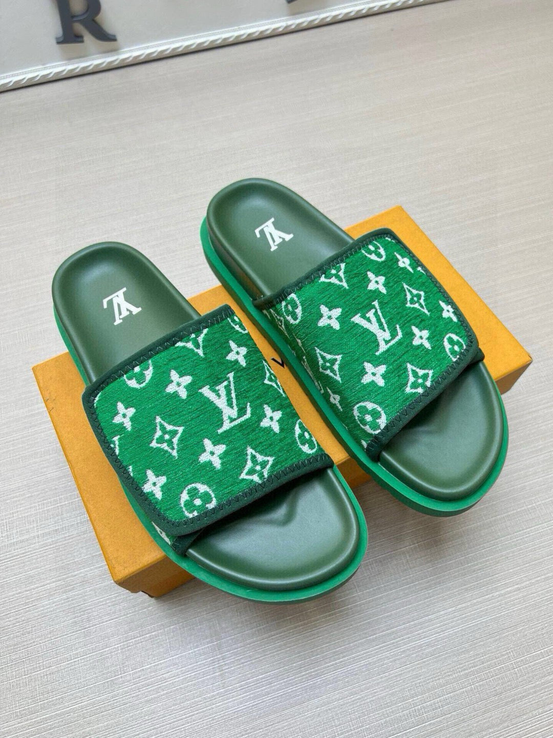5QE4Z Popular Slippers