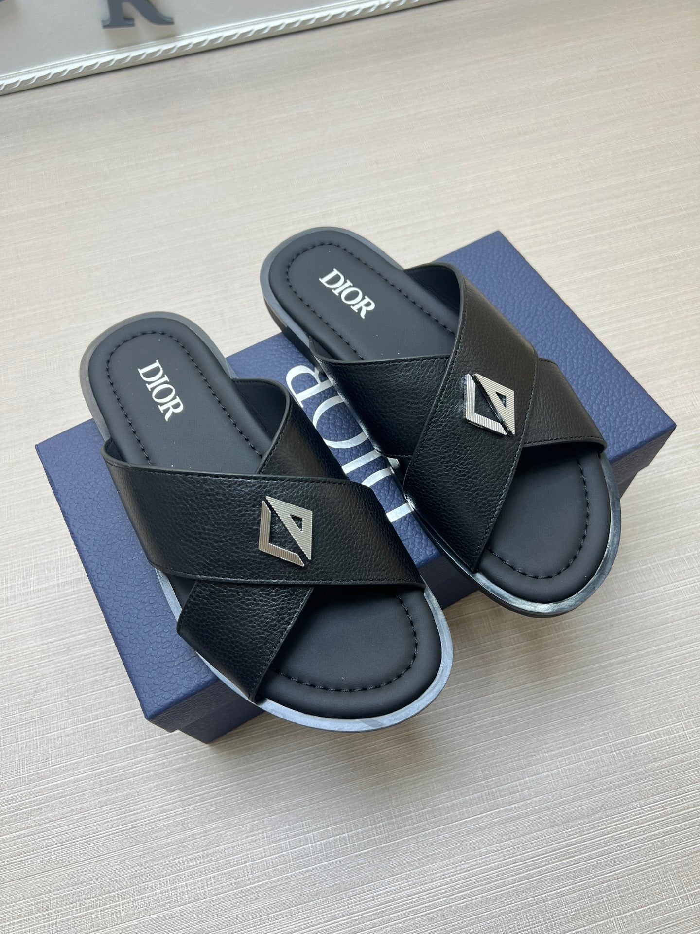 54D77Z Popular  slippers