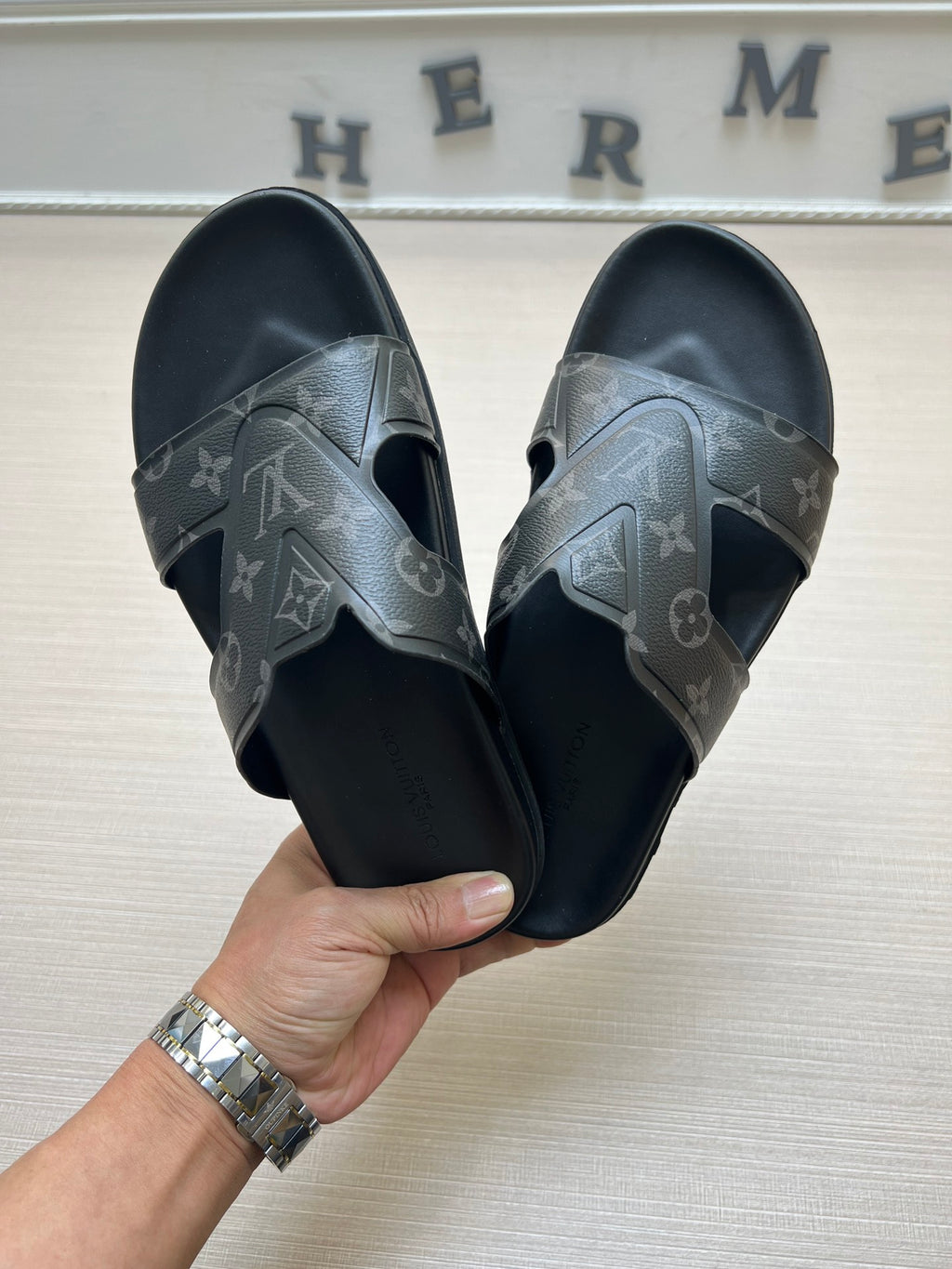 54E111Z Popular slippers