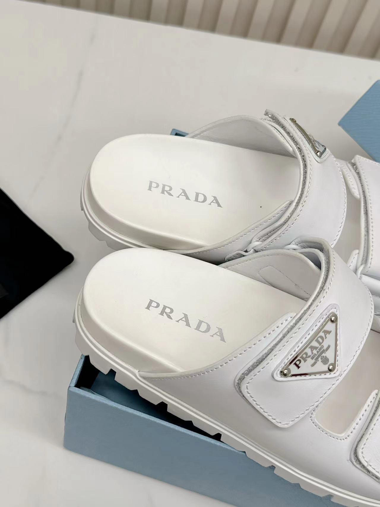 14PD26Z Popular sandals