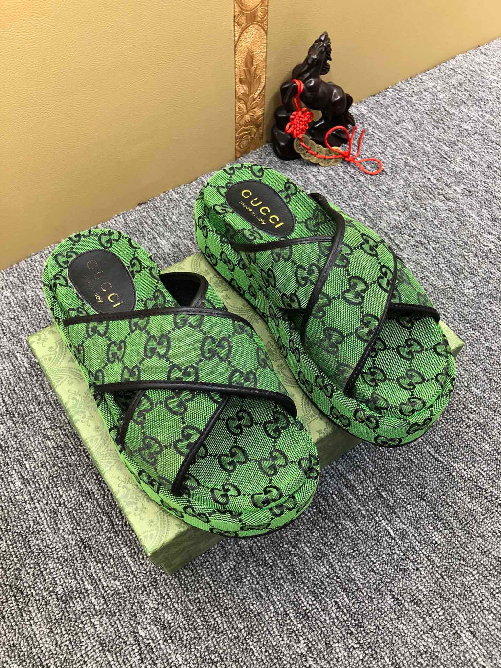 5YB69Z Popular Slippers