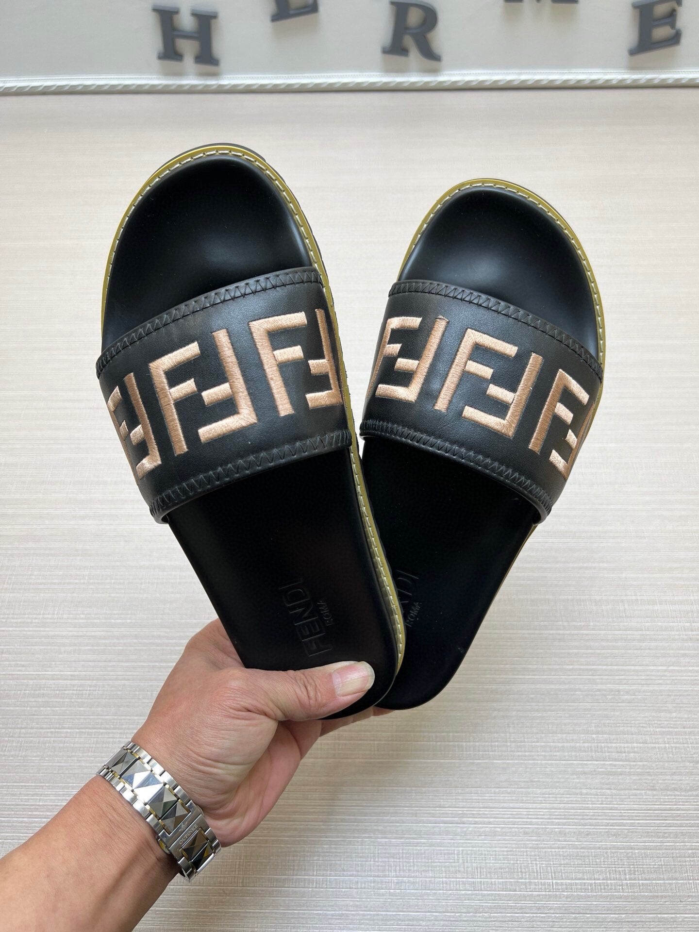 54F25Z Popular slippers
