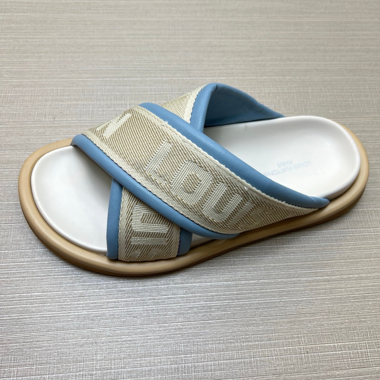 535ZE271Z Popular Slippers