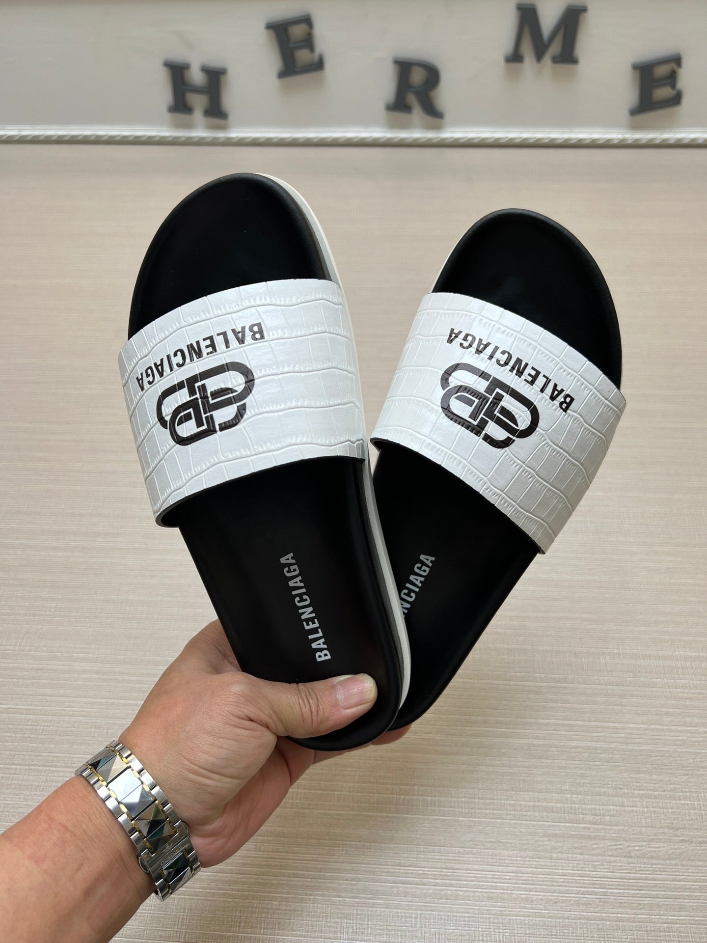 54J99Z Popular slippers