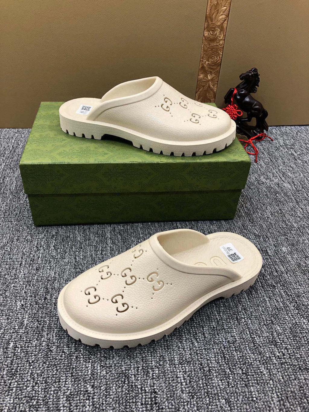 5WB243Z Popular Slippers