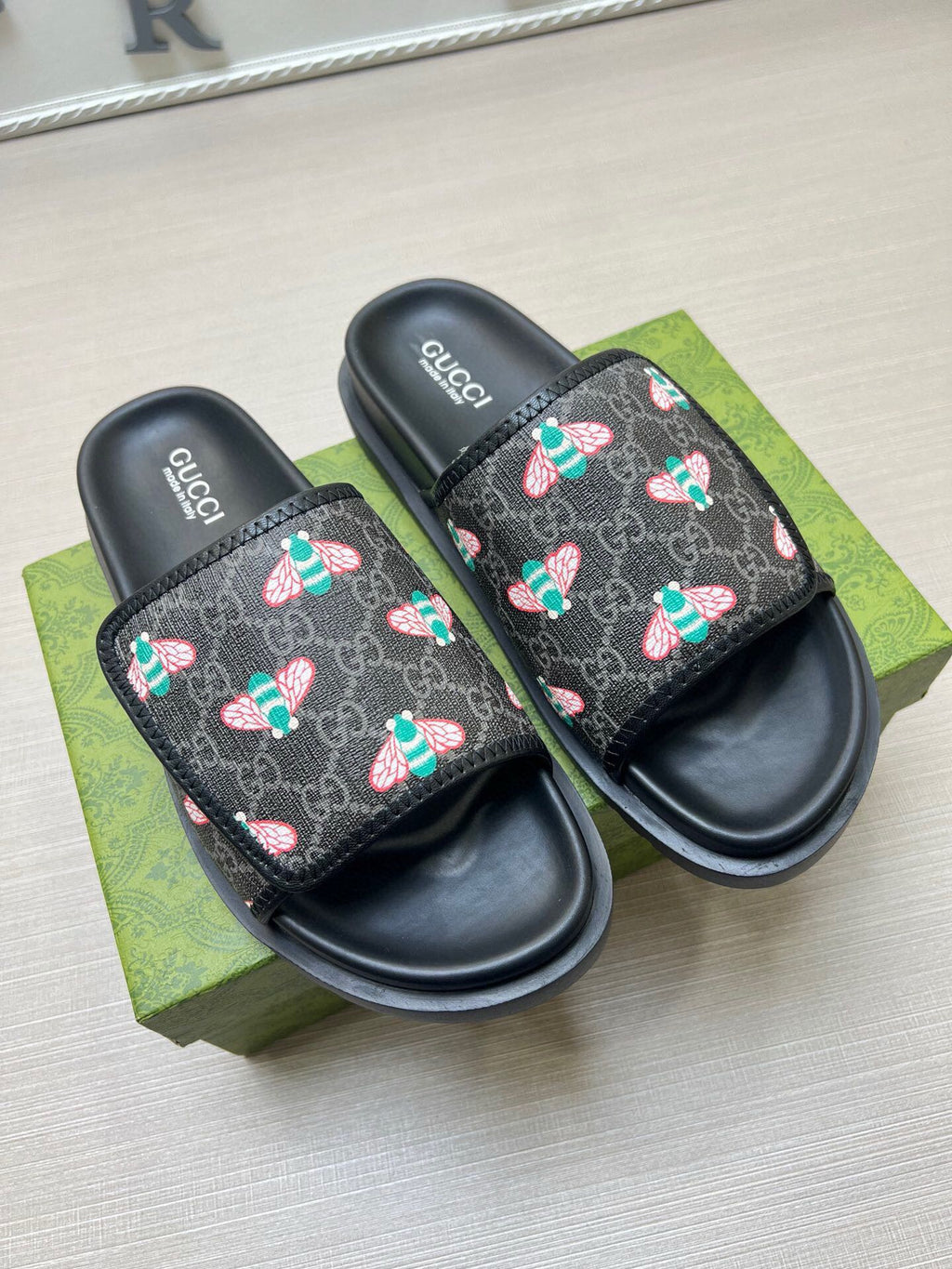 5WB240Z Popular Slippers