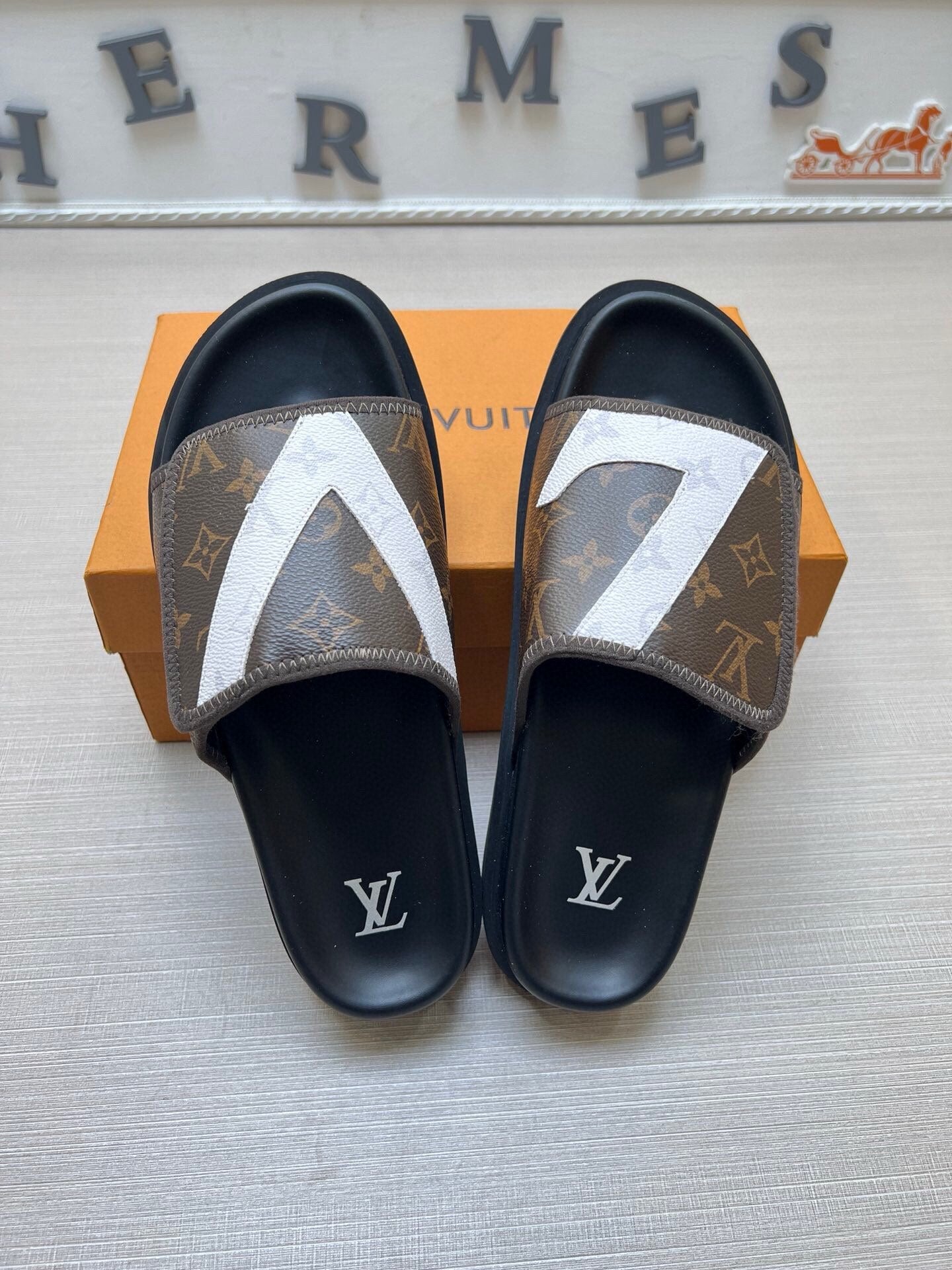 5WE251Z Popular Slippers
