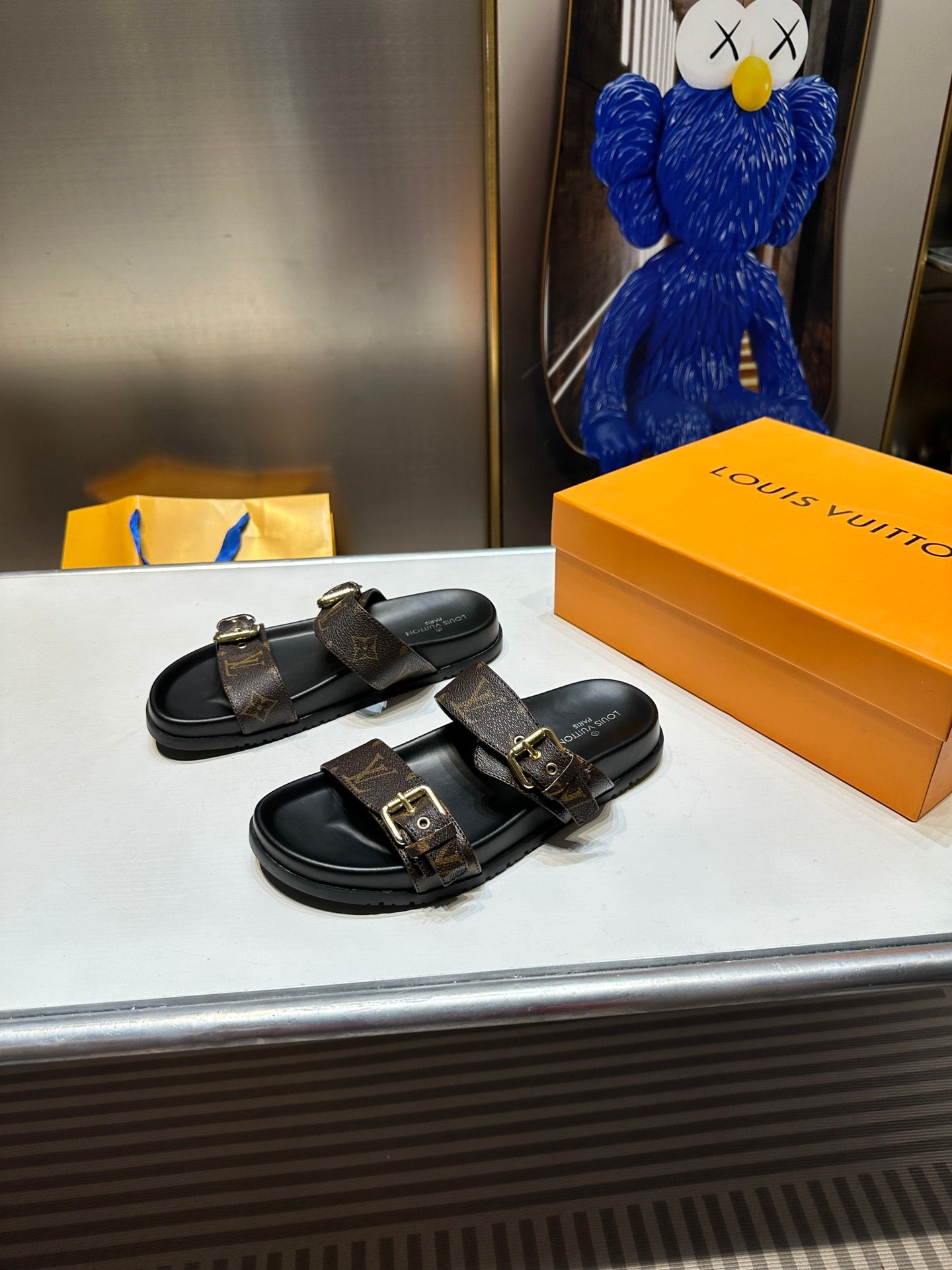 14E10Z Popular sandals