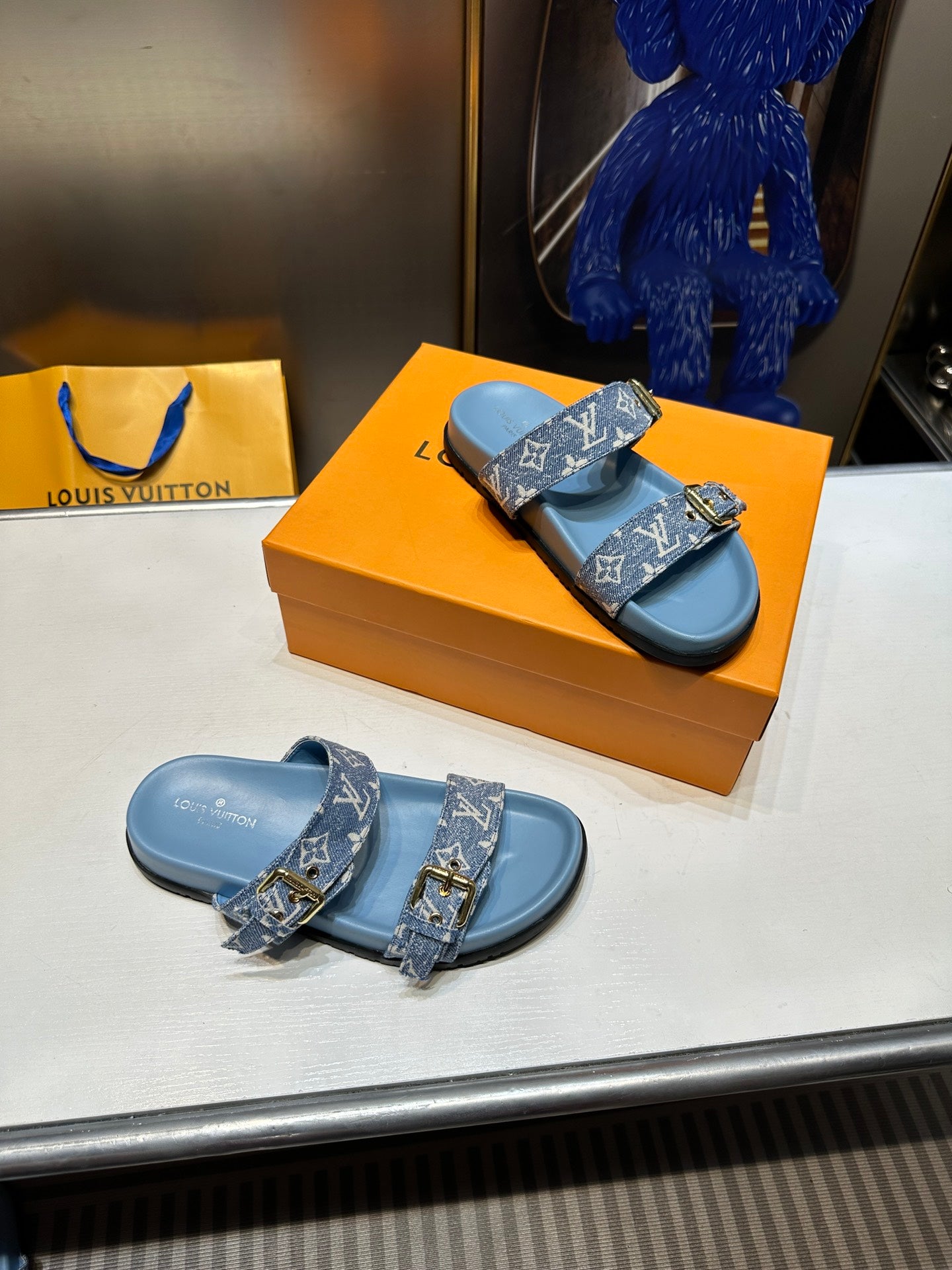 14E10Z Popular sandals