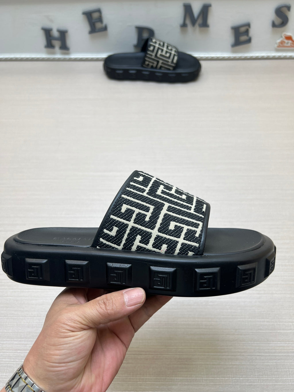 54A110Z Popular slippers