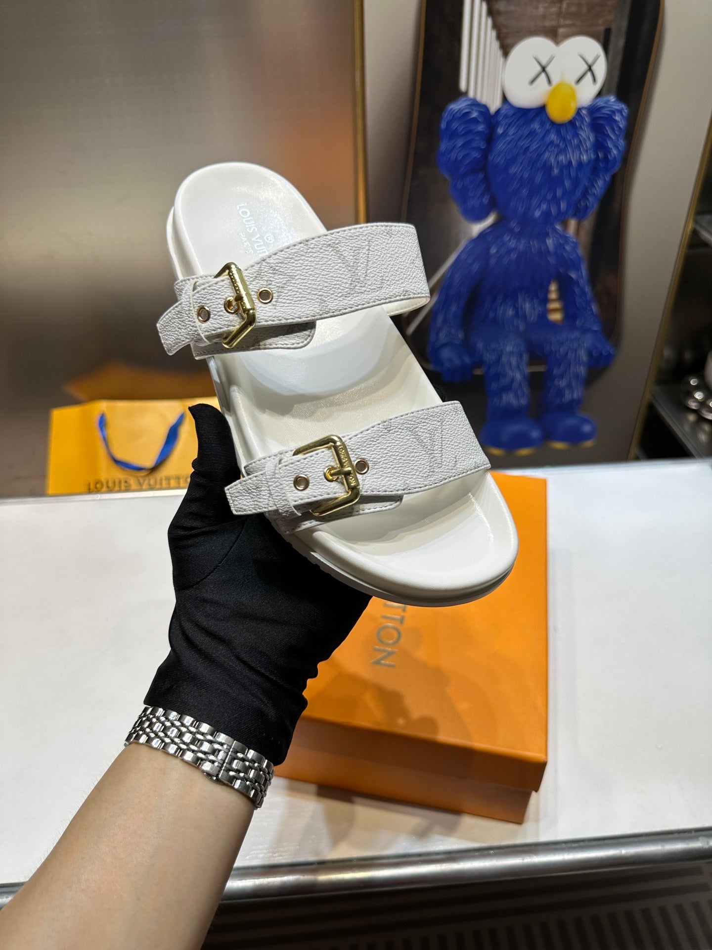 14E10Z Popular sandals