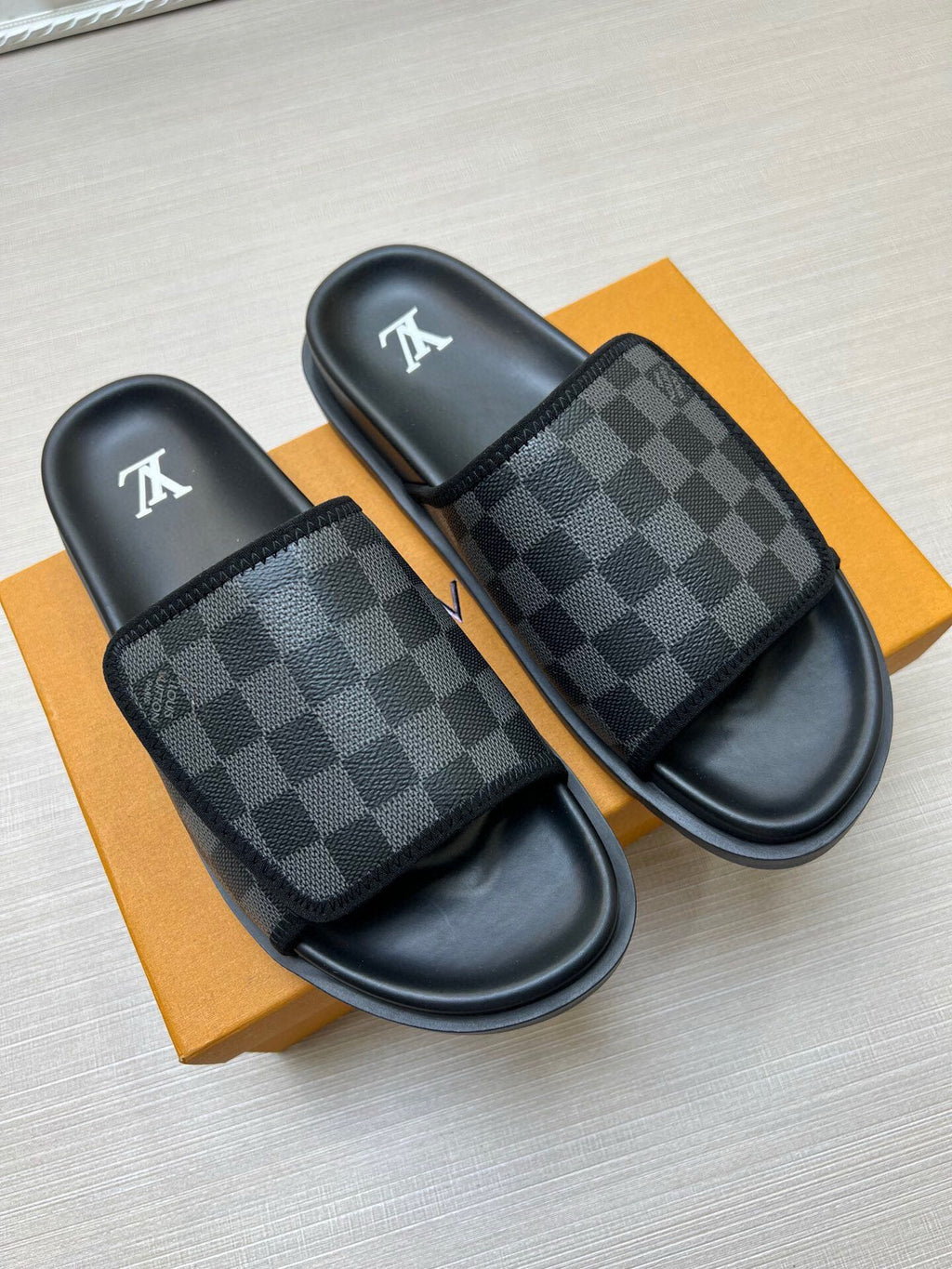 5WE245Z Popular Slippers